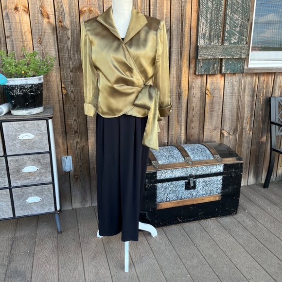 Lori Max size Medium Blouse - Picture 3 of 7